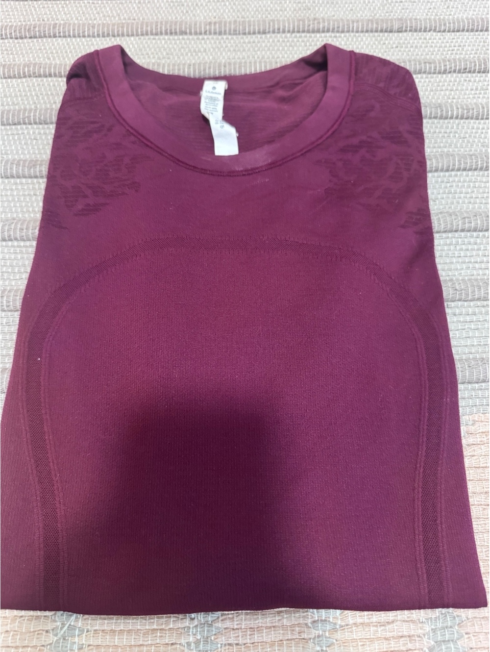 Lululemon sport activewear top floral motive design on the  shouldsz10 [COPY]